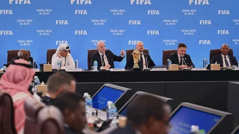 范尼与蓝狐名将矛盾升级，球员被排除在比赛名单之外